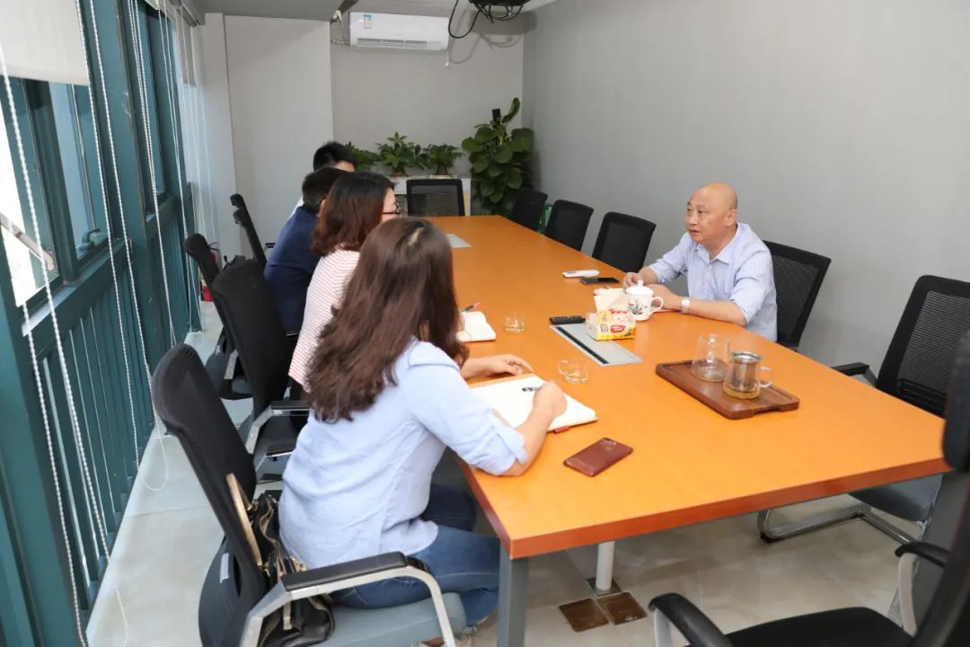 座谈.jpg