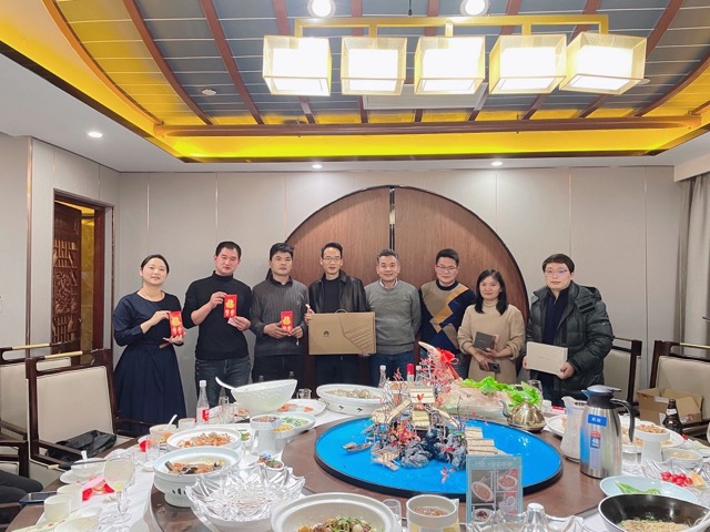 年会2 中.jpg